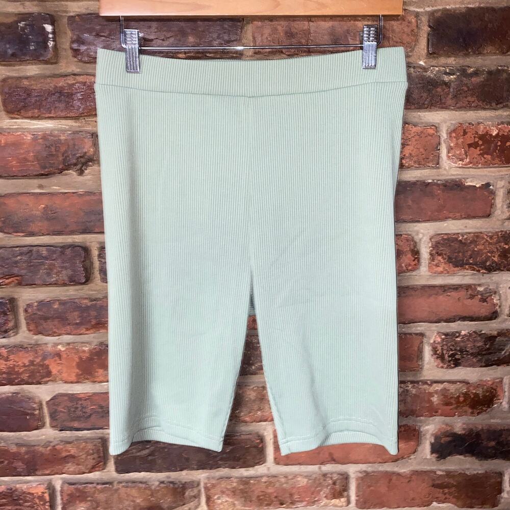 NWT H&M Divided Sage Green Ribbed Knit Biker Bike Shorts Women's Size Large